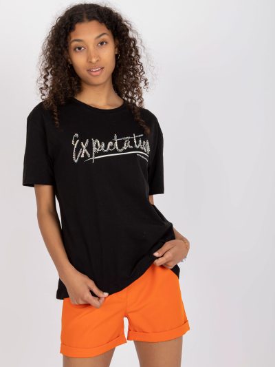 Czarny t-shirt z błyszczącym napisem - obrazek 4