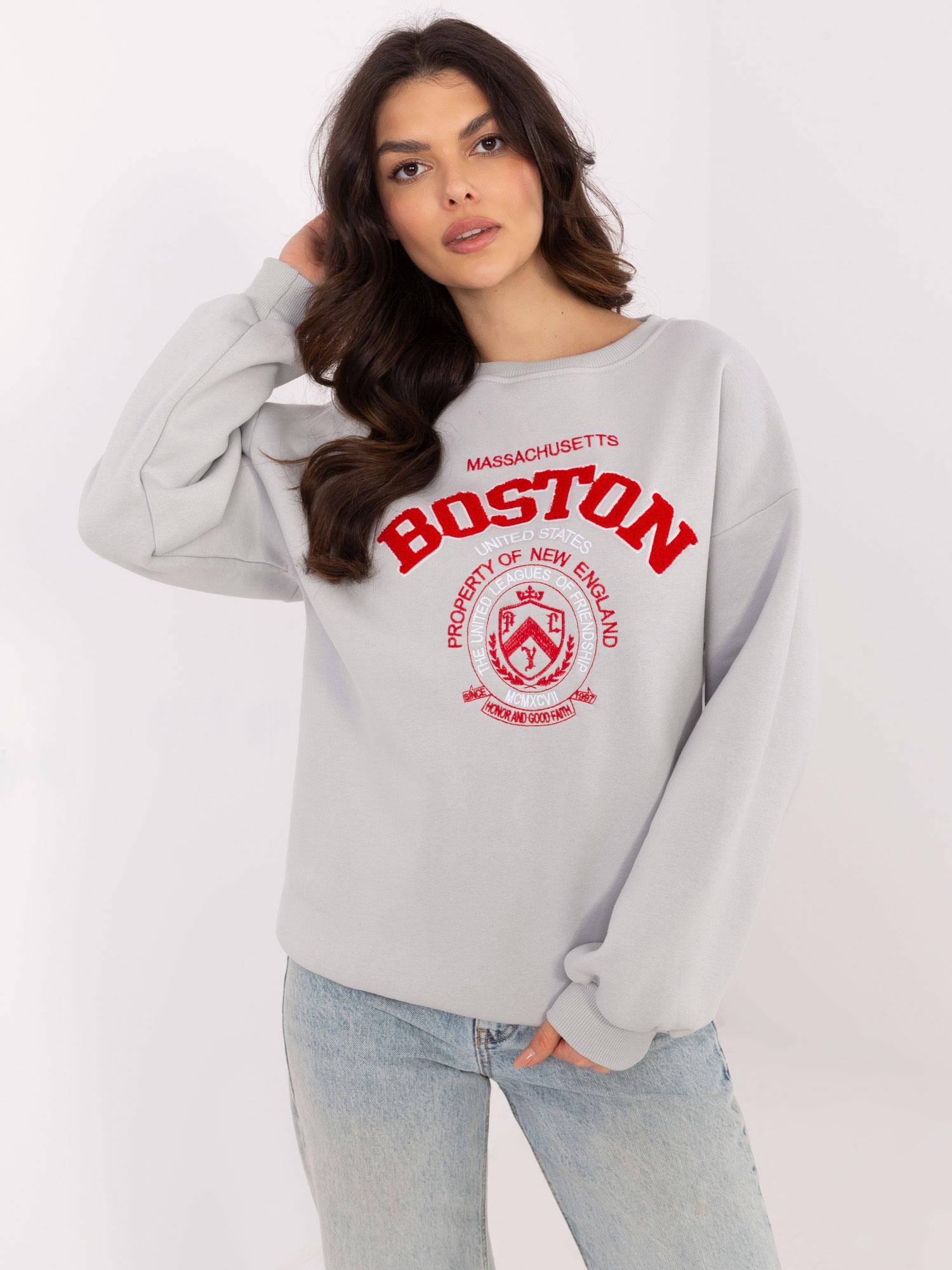 pol_pl_Hurt-Jasnoszara-damska-bluza-oversize-z-naszywka-411115_4