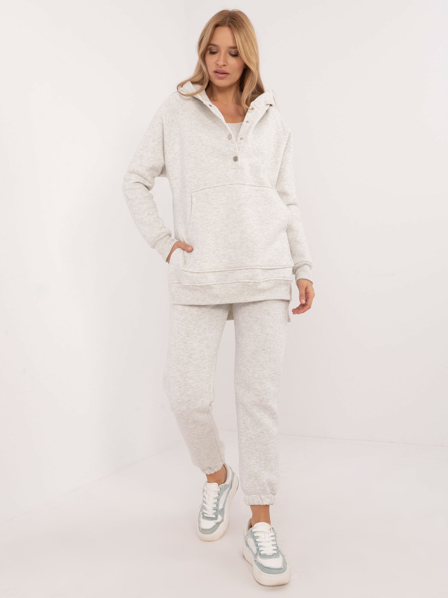 Jasnoszary 3-częściowy komplet dresowy basic: top + bluza + spodnie - obrazek 2