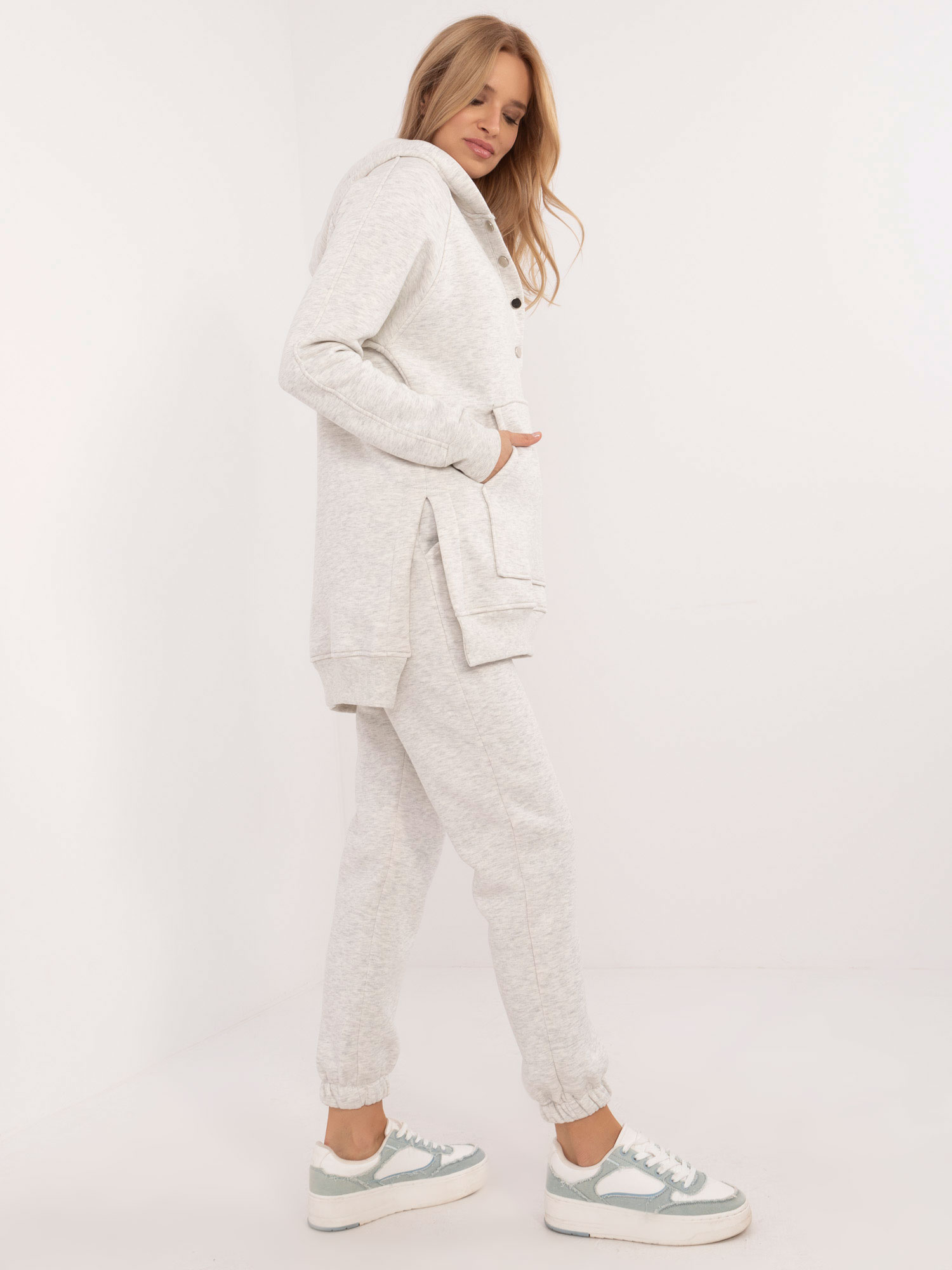 Jasnoszary 3-częściowy komplet dresowy basic: top + bluza + spodnie - obrazek 6